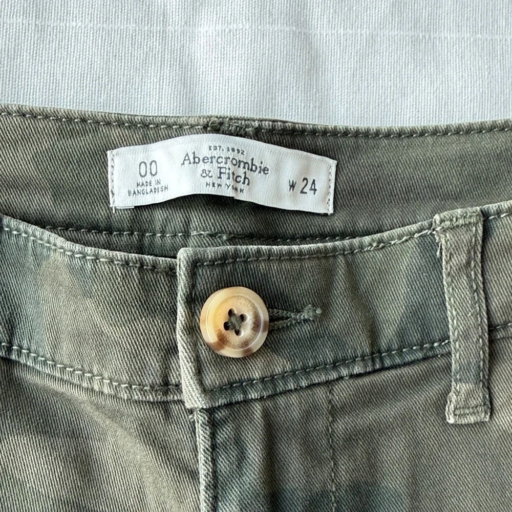 Abercrombie & Fitch Olive Camo Women's Low-Rise Shorts - Picture 2 of 4